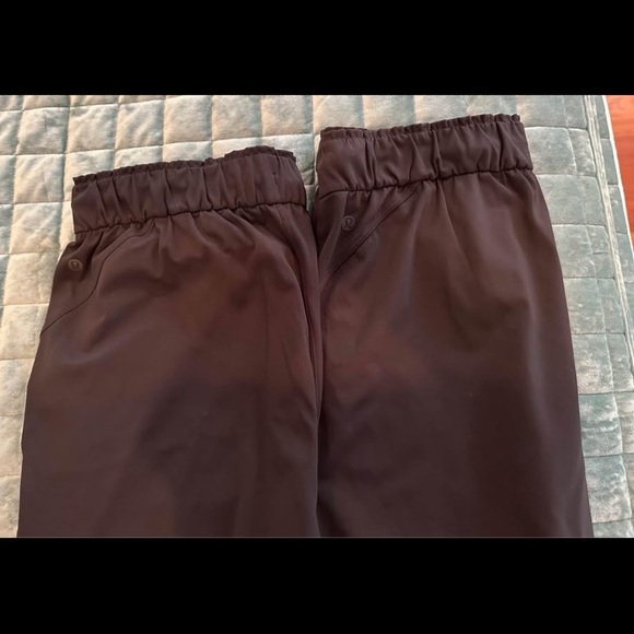 Lululemon Stretch High-Rise Pant
7/8 Length- size 10 - Picture 2 of 3